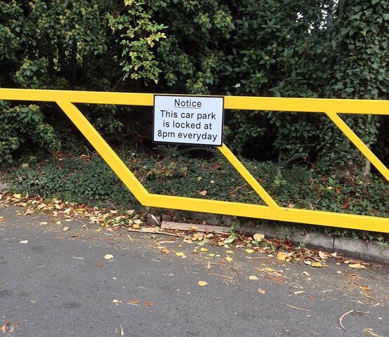 Spur Retail Park Gates 1.jpg