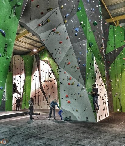 5ab15c3ad37d6_GreenSpiderIndoorClimbingCentre.thumb.jpg.241a83e3c654bbc5cc37ea3c8c3feb12.jpg